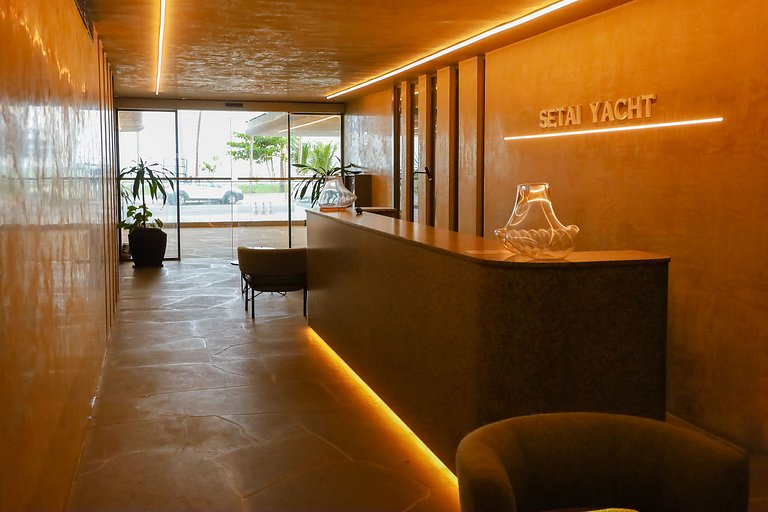 Setai Yacht Comfort - By Almare Flats