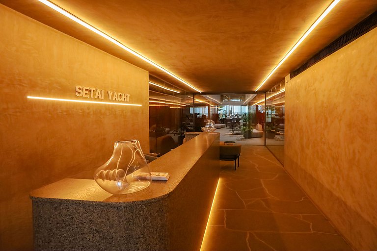 Setai Yacht Comfort II - By Almare Flats